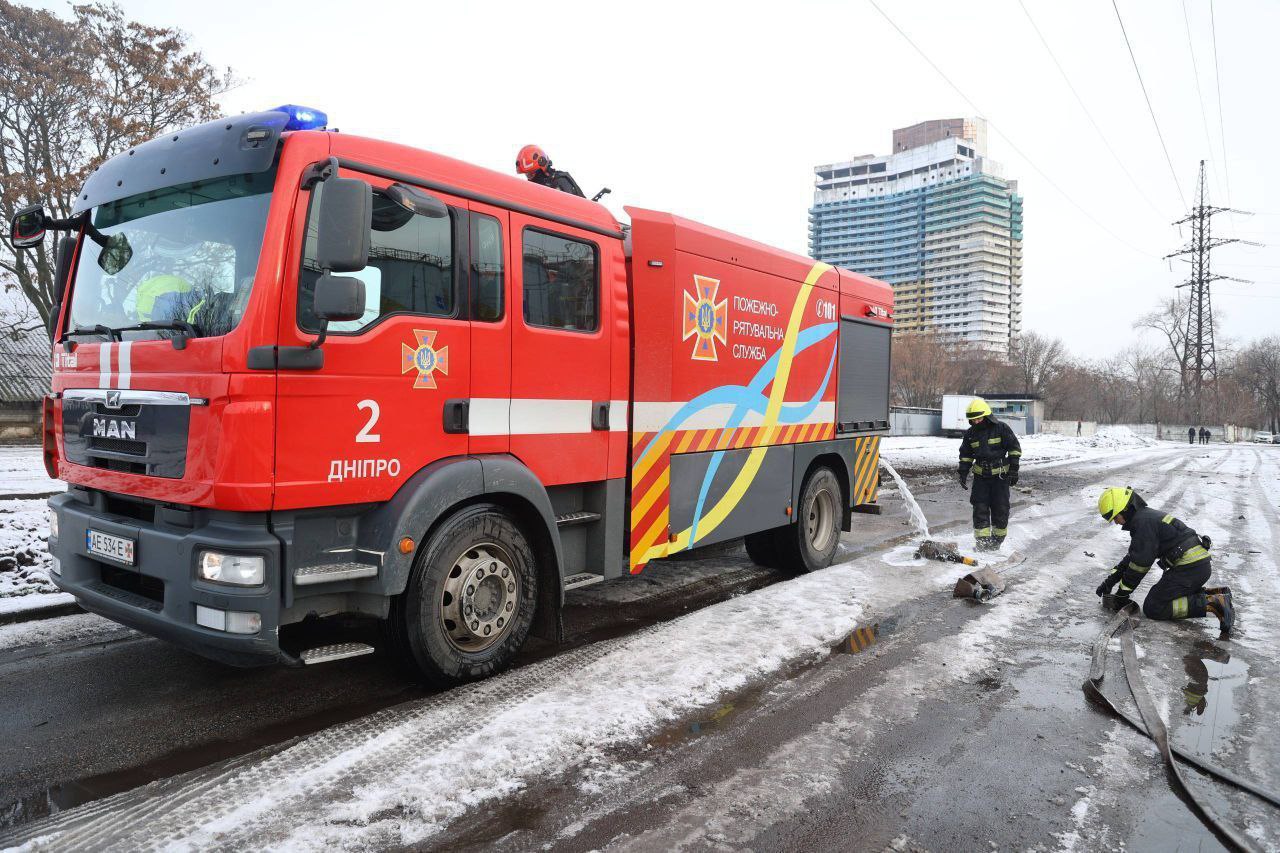 Долали наслідки ворожих ударів по Дніпру 