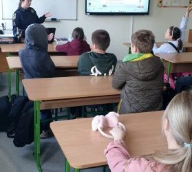 У Миколаєві ювенальні поліцейські навчали дітей, як захистити себе у кіберпросторі »