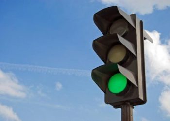 У Миколаєві тимчасово не працюють світлофори: рух регулює патрульна поліція »