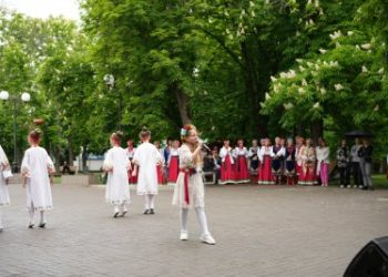 У Миколаєві відзначили День Європи: благодійний аукціон, виставка техніки та виступи творчих колективів »