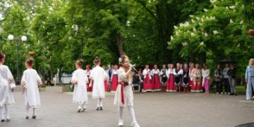 У Миколаєві відзначили День Європи: благодійний аукціон, виставка техніки та виступи творчих колективів »