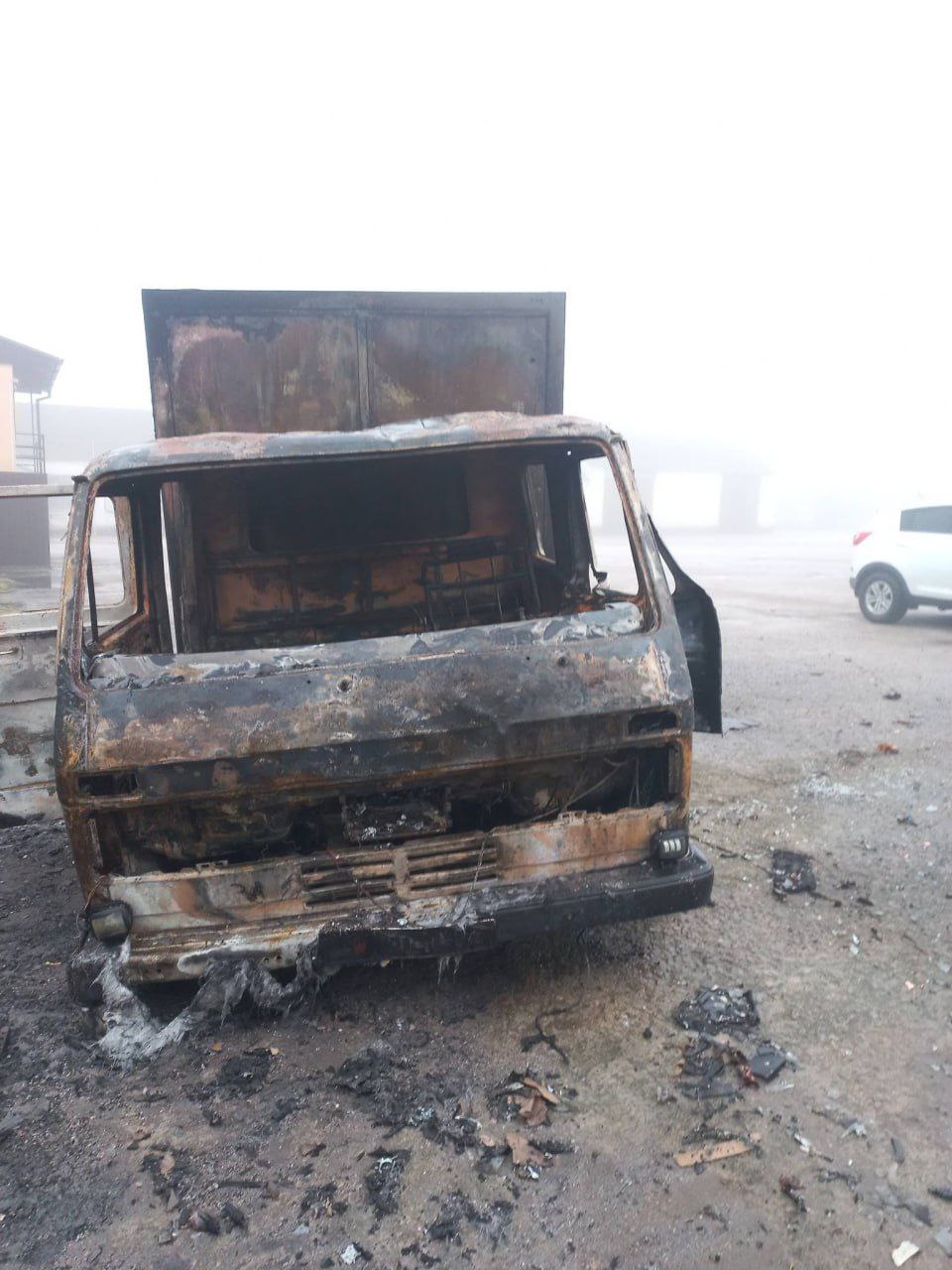 у Нікополі постраждала автівка волонтерів