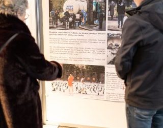 У німецькому Зіндельфінгені відкрили фотовиставку про життя українських громад під час війни »