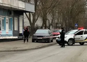 У спальному районі Дніпра під час прибирання містянка знайшла на подвір’ї гранату