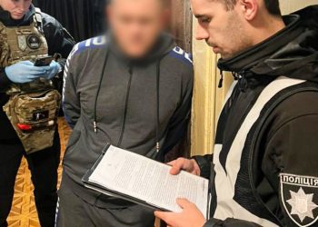 У Запоріжжі чоловік намагався продати гранату – деталі від поліції