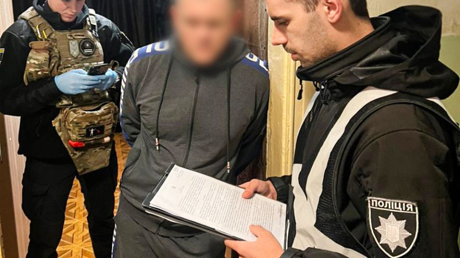 У Запоріжжі чоловік намагався продати гранату – деталі від поліції