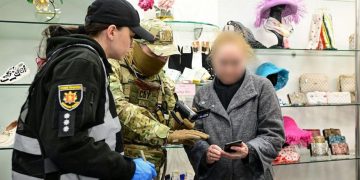 У Запоріжжі директорка підприємства заробляла на ухилянтах