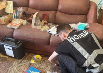 У Запоріжжі шахрай “обміняв” дрон на коробку з книгами