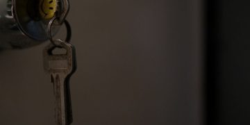 У Запоріжжі шахрай оформив на себе житло померлої сусідки