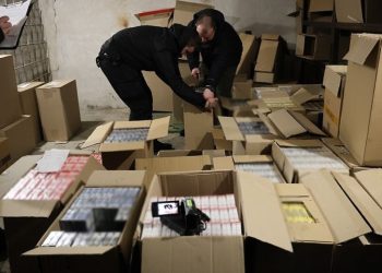 У Запоріжжі відбулися обшуки в місцях продажу контрафактних цигарок