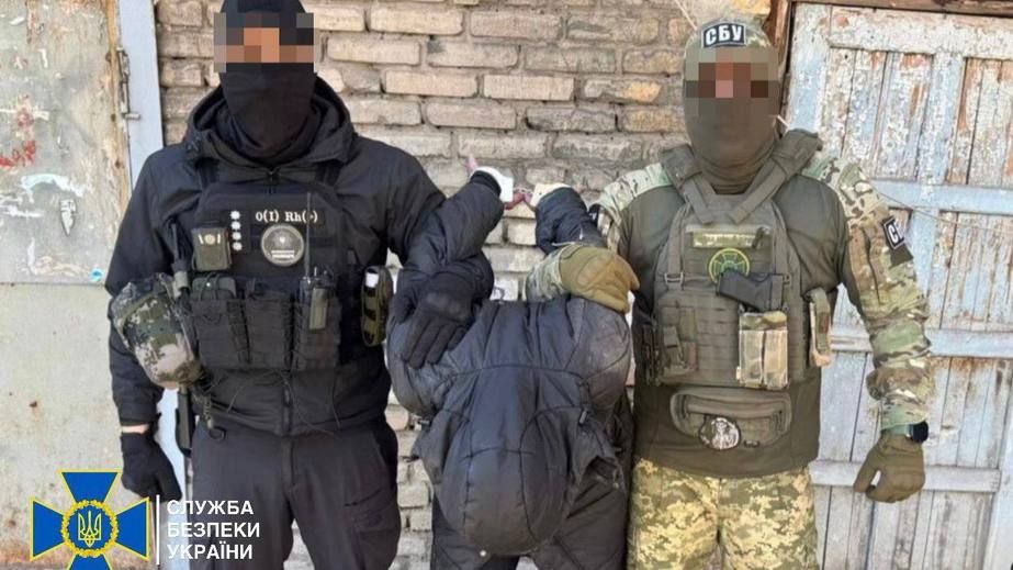 У Запоріжжі військовий у СЗЧ продавав зброю з фронту