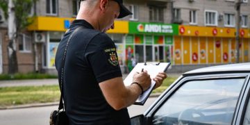 У Запоріжжі затримали іноземця, який “чистив” автівки