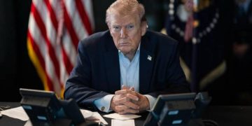 Учитель із Каліфорнії відкрив стрілянину на заході з Трампом (Фото)