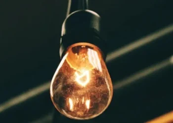 Україну накрили аварійні відключення світла — перелік регіонів