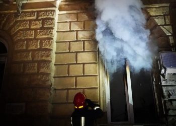В центре Одессы горела квартира: пострадала женщина, среди спасенных ребенок