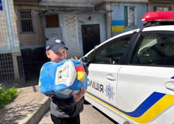 В Одессе мальчик из-за обстрела остался без мамы и потерял дом: ребенку помогает полиция