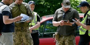 В Украине могут обязать работников ТЦК носить нагрудные жетоны: что предусматривает законопроект