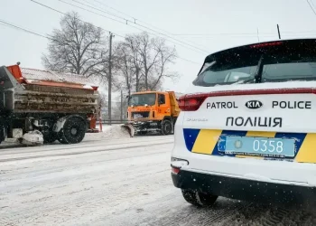 В Україні випало до 35 см снігу: сотні ДТП і обмеження на дорогах