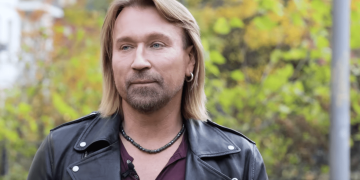 Ви здивуєтесь, де зараз живе дорослий син Олега Винника: Julian ховається від камер і зовсім не співає | Шоубизнес