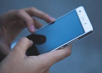 Викрав телефон і спустошив банківську картку: чоловіка затримали в Запоріжжі