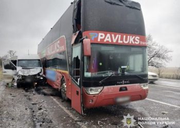 Внаслідок зіткнення двох маршрутних транспортних засобів постраждали семеро людей – поліцейські встановлюють обставини автопригоди у Миколаївському районі »