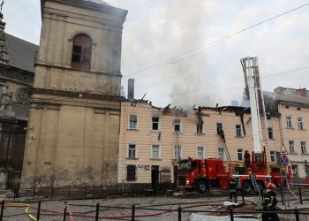 Ворог завдав удару по Львову: ушкоджені житлові будинки та потреба у відселенні –