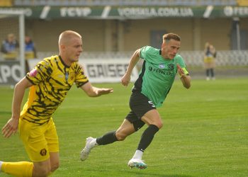 «Ворсклу» оштрафували на 23 тисячі гривень за димові шашки від вболівальників • Футбол •