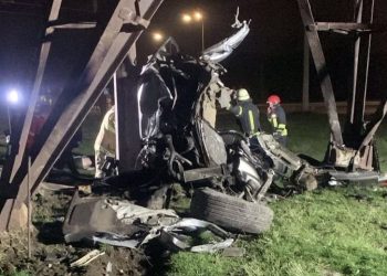Є загиблий і травмований: автівка влетіла в електроопору в Запоріжжі