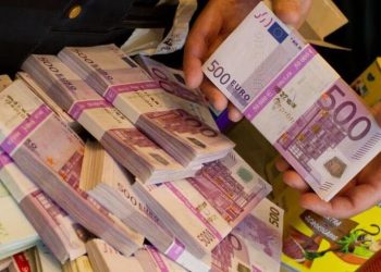 ЄС посилює тиск на країни, які гальмують використання заморожених активів РФ – Politico | Політика