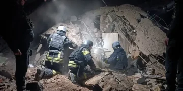 З-під завалів діставали тіла загиблих і поранених: ДСНС оприлюднили кадри з Синельниківщини