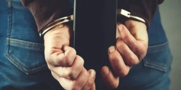 За пограбування підлітка у Кам’янському судитимуть містянина