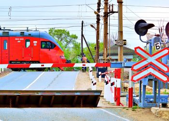 Залізничний переїзд на Пластовій закриють на тиждень: як зміниться рух транспорту –
