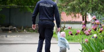 Заряд человечности: одесские правоохранители посетили специализированный дом ребенка