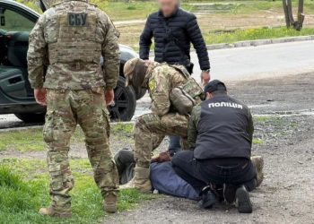 Заробляли на зброї та боєприпасах: двох чоловіків затримали на Запоріжжі