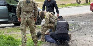 Заробляли на зброї та боєприпасах: двох чоловіків затримали на Запоріжжі