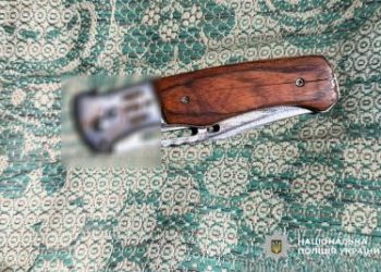 Завдав ударів ножем у груди знайомому – слідчі поліції завершили досудове розслідування відносно 41-річного чоловіка »