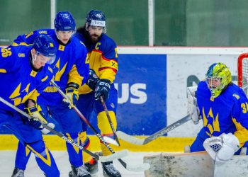 Збірна України з хокею з гравцями ХК «Кременчук» у складі перемогла Румунію • Хокей •