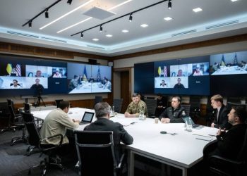 Зеленський: “Фронт тримається, готуємо дипстрайки”