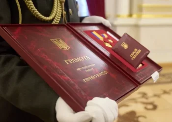 Зеленський присвоїв «Золоту Зірку» двом героям з Дніпропетровщини